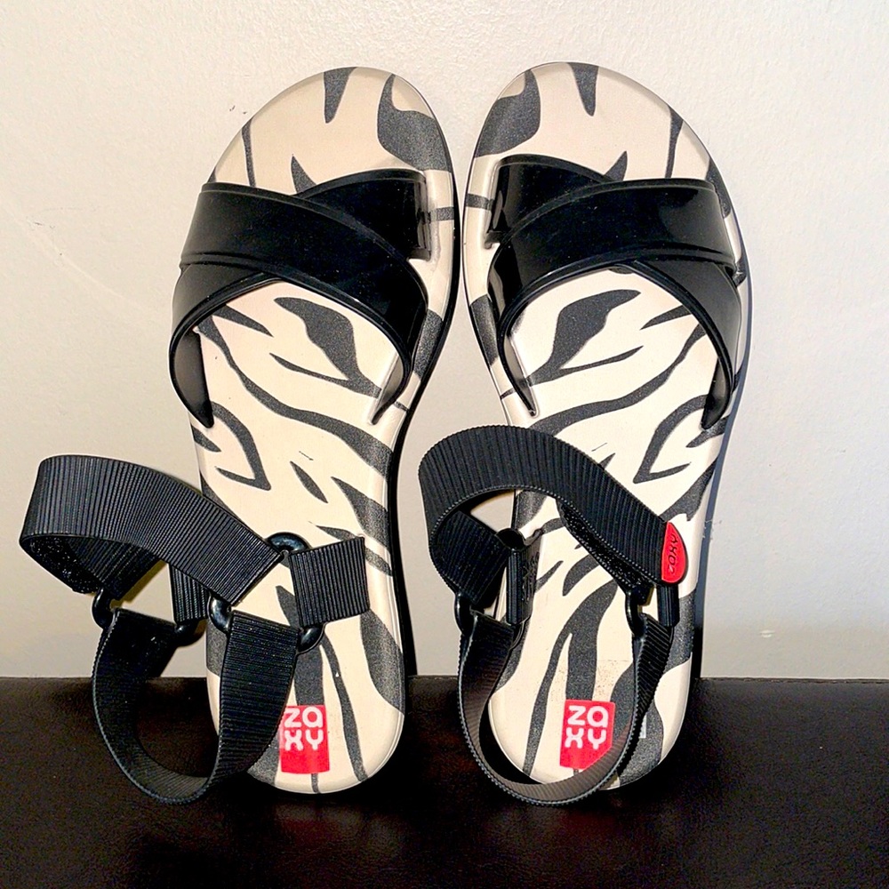 Zaxy Sandals in Cream & Black Made in Brazil | US 5 | NWOT